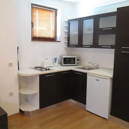 Phoenix I Alexander Services Apartment *