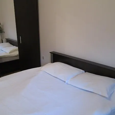 Phoenix I Alexander Services Apartment *