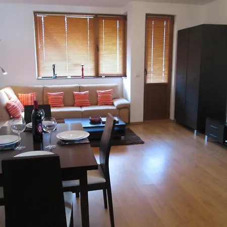Phoenix I Alexander Services Apartment *